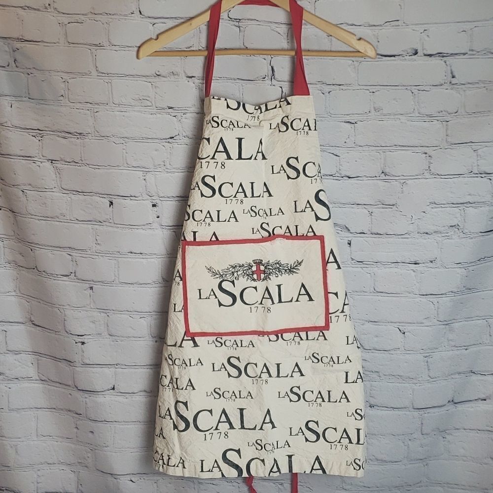 La Scala Opera House Apron‎